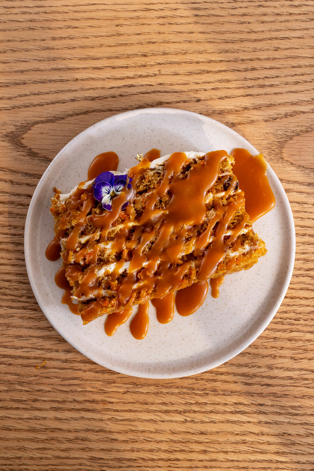 Panqué de zanahoria de La Macaria con caramelo